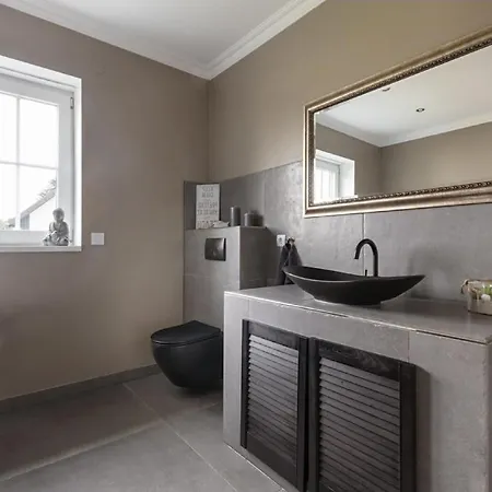 Newly Built Villa In A Classicistic Style Διαμέρισμα Leggiuno
